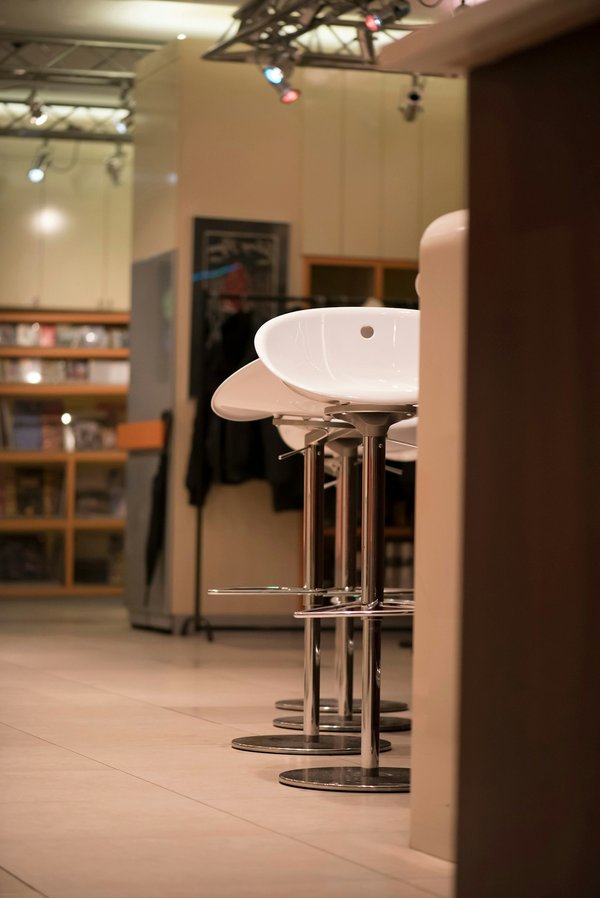 Découvrez les meilleures chaises de bar industriel chez meuble house